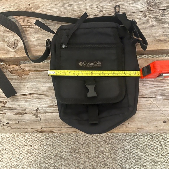 Columbia Black Women’s Crossbody Travel Bag - Picture 11 of 14